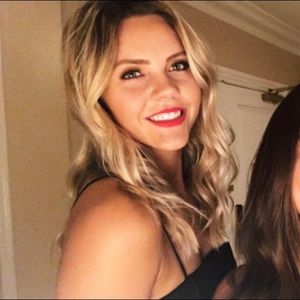 Meet your Posher, Hayley